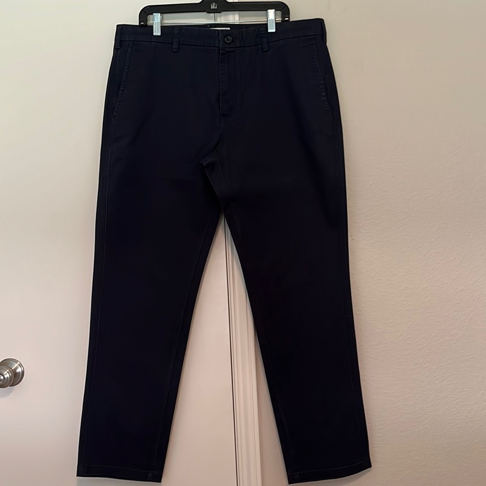 Joseph Abboud slim fit stretch chinos size 40x32 in navy. Classic 4 pockets.